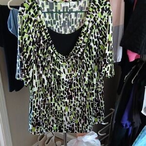 Women's Green and Black Patterned Top